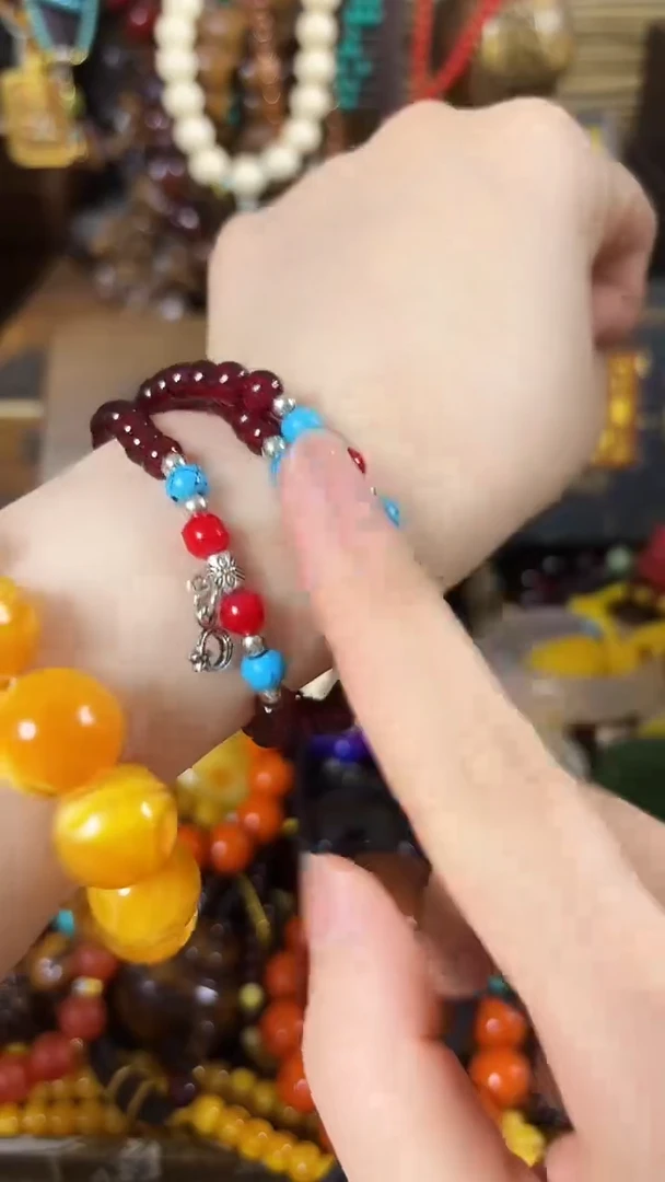 未镶嵌颈饰蜜蜡..................