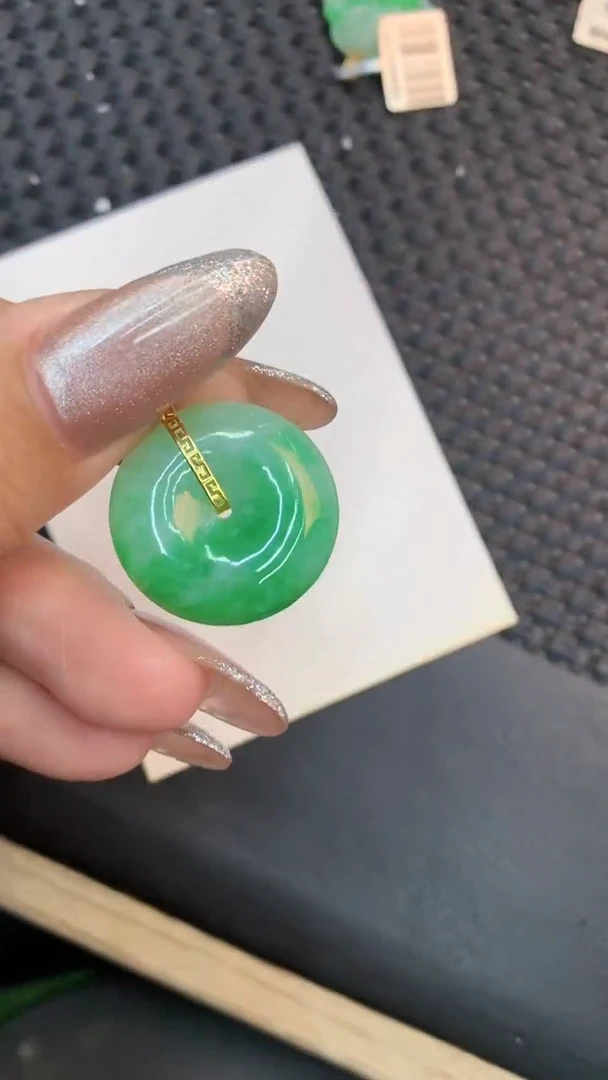 颈饰18K金镶嵌翡翠1