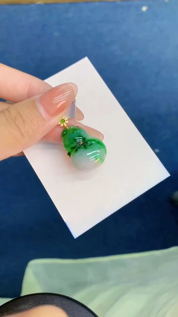 翡翠未镶嵌吊坠(不含链)1