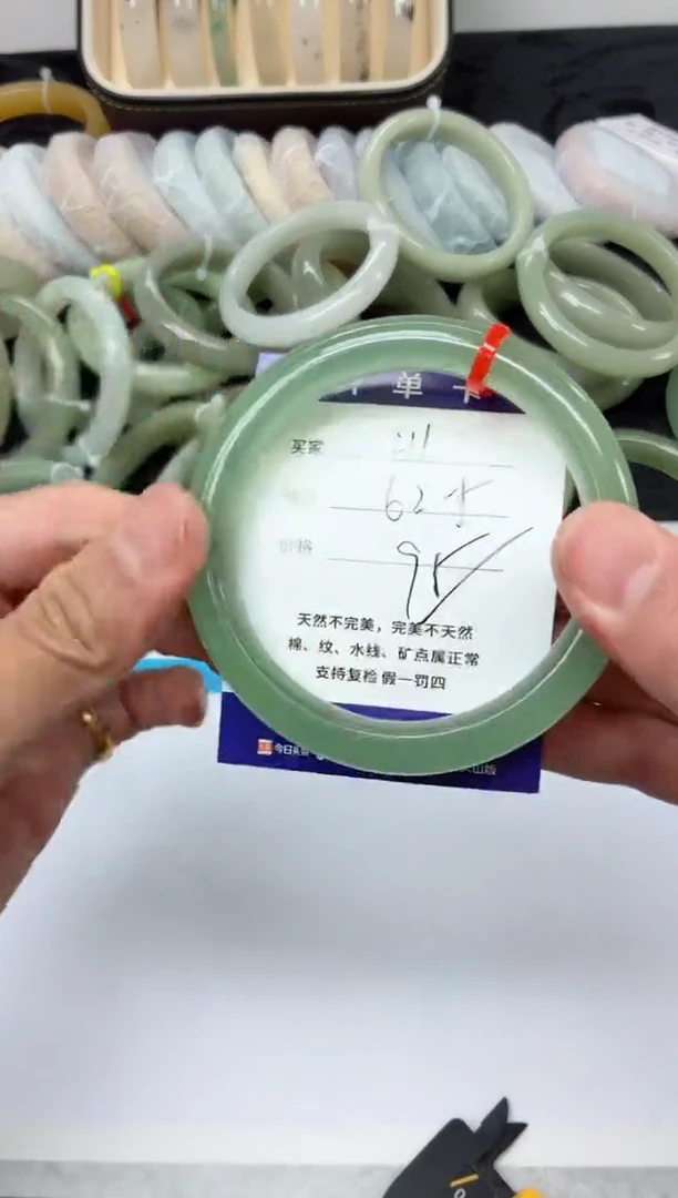 未镶嵌手镯石英质玉211