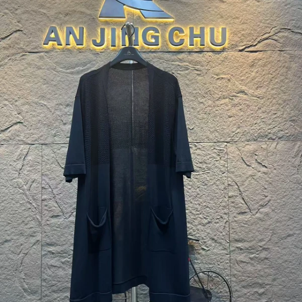 231   春季针织黑色开衫外搭遮肉显瘦休闲简约中长款针织连衣裙