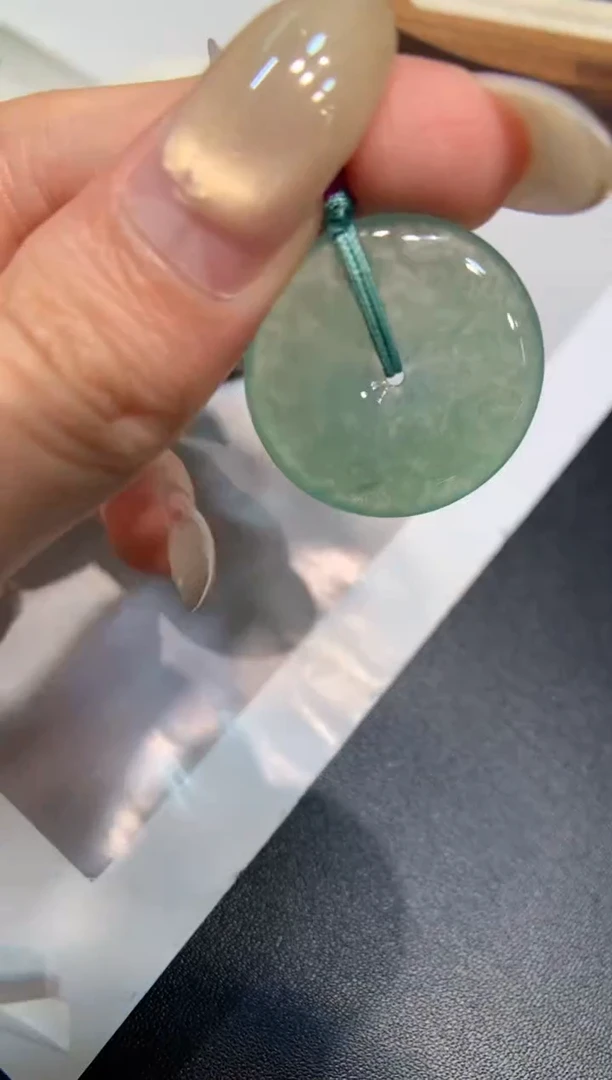 颈饰未镶嵌翡翠平安扣