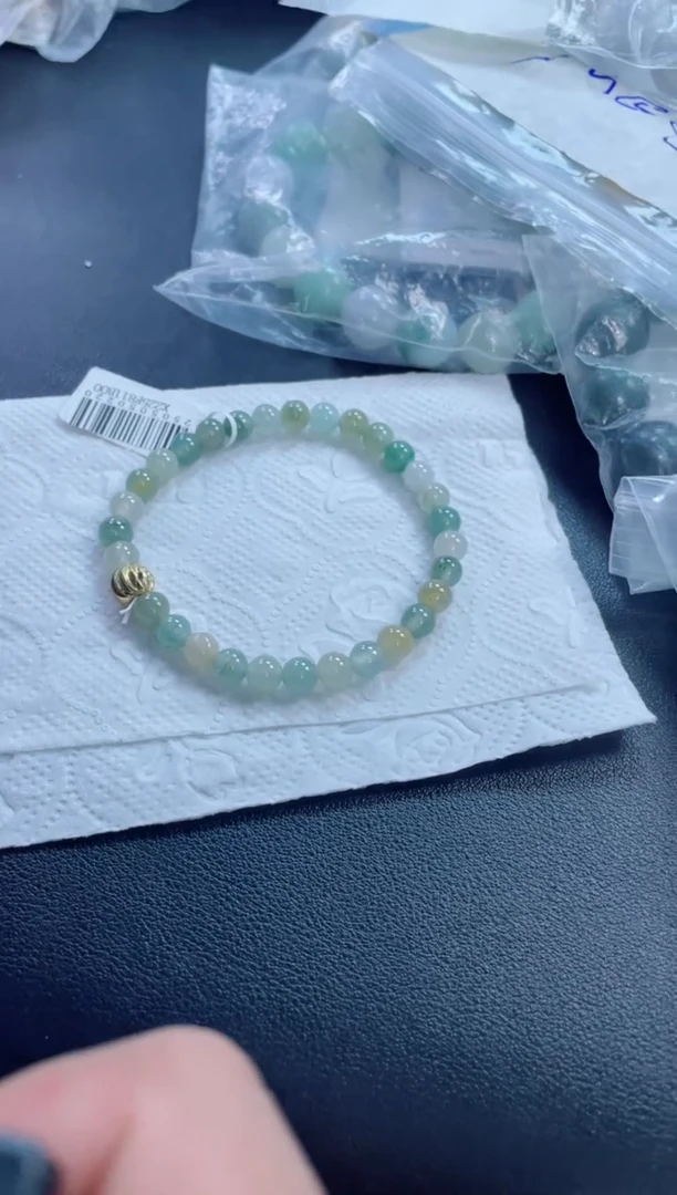 翡翠戒指未镶嵌珠串