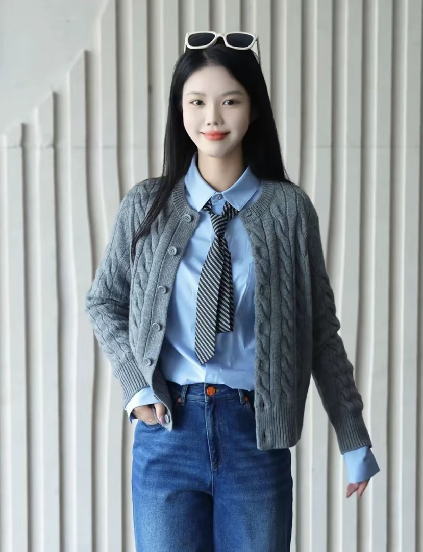 【商场同款】2025秋装新款麻花纯色圆领针织开衫红色外套女1499248