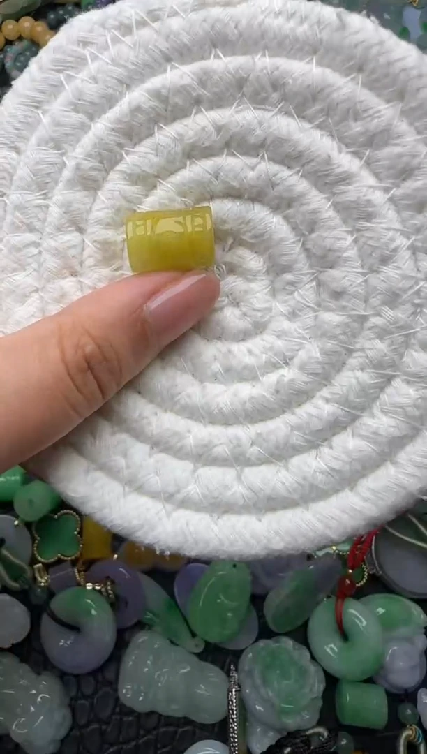 缅甸翡翠吊坠111