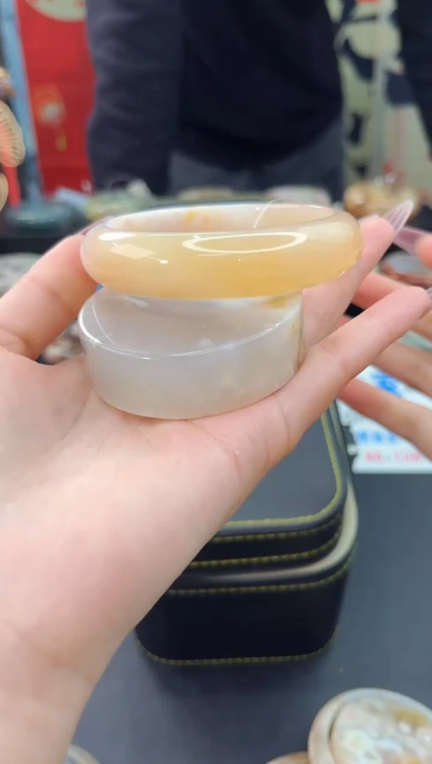 【闪购商品】石英质玉手镯未镶嵌赠送镯心（61圈口）无证书