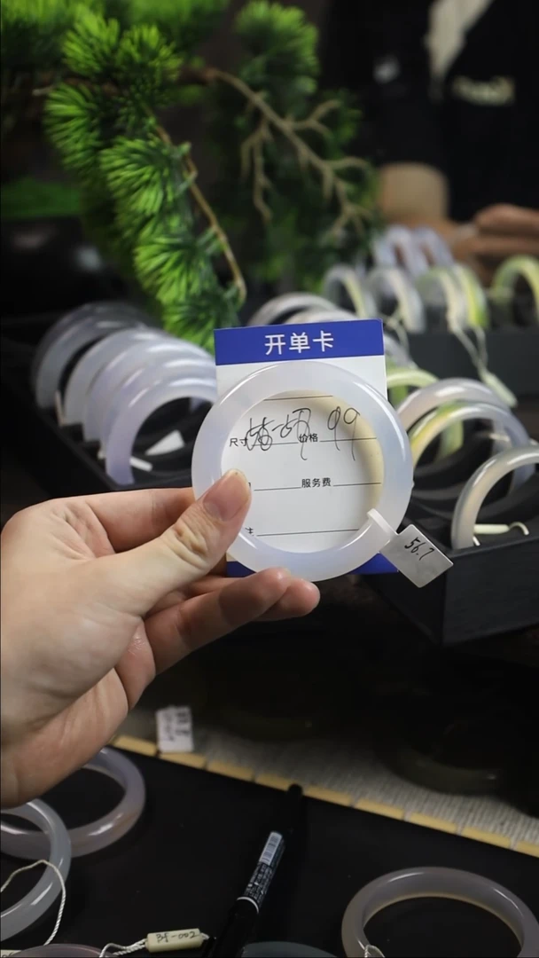手镯玛瑙/玉髓未镶嵌胖圆条天然玛瑙玉髓手镯