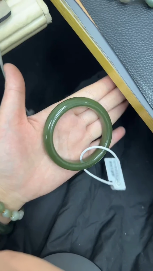 【闪购商品】和田玉手镯未镶嵌天然和田玉会有天然结构和矿点