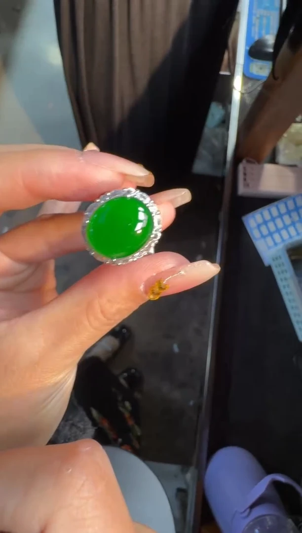 未镶嵌定制翡翠翡翠A货有轻微色差属于正常现象，戒指多样性发货1