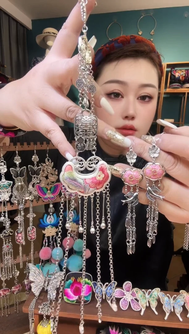 刺绣埃*纯手工民族风刺绣耳环压襟