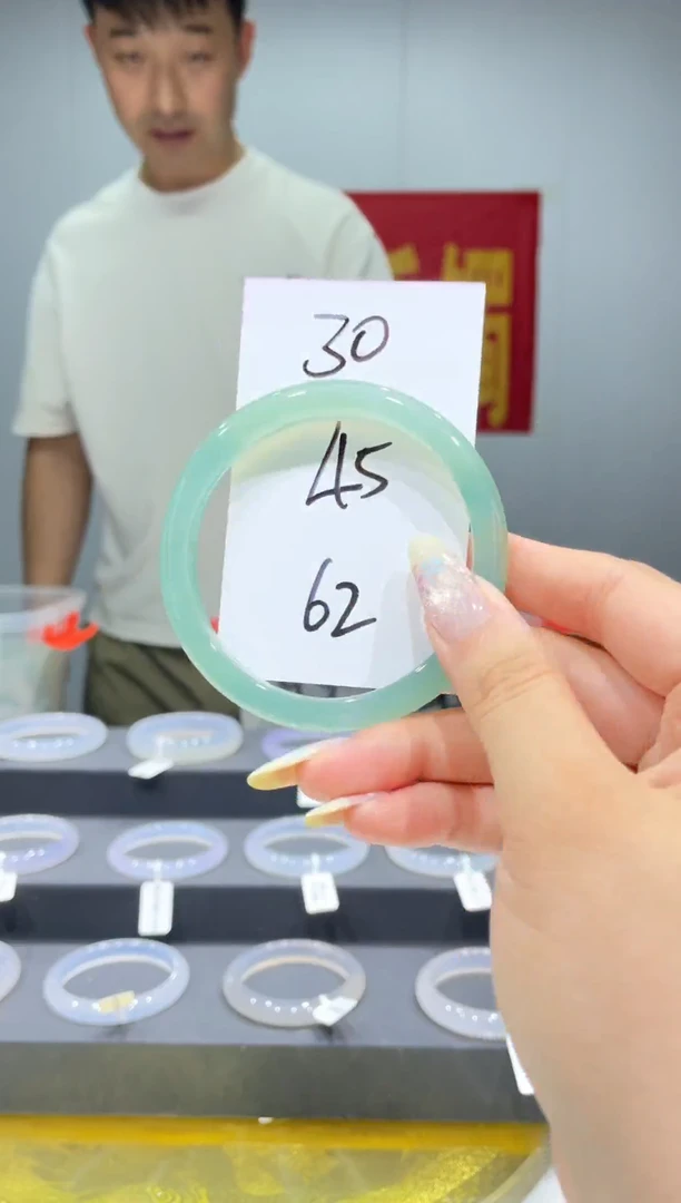 玛瑙/玉髓手镯未镶嵌30