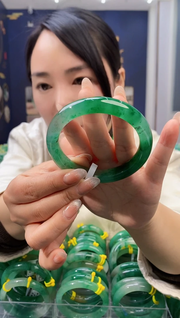 【闪购商品】石英质玉手镯未镶嵌18