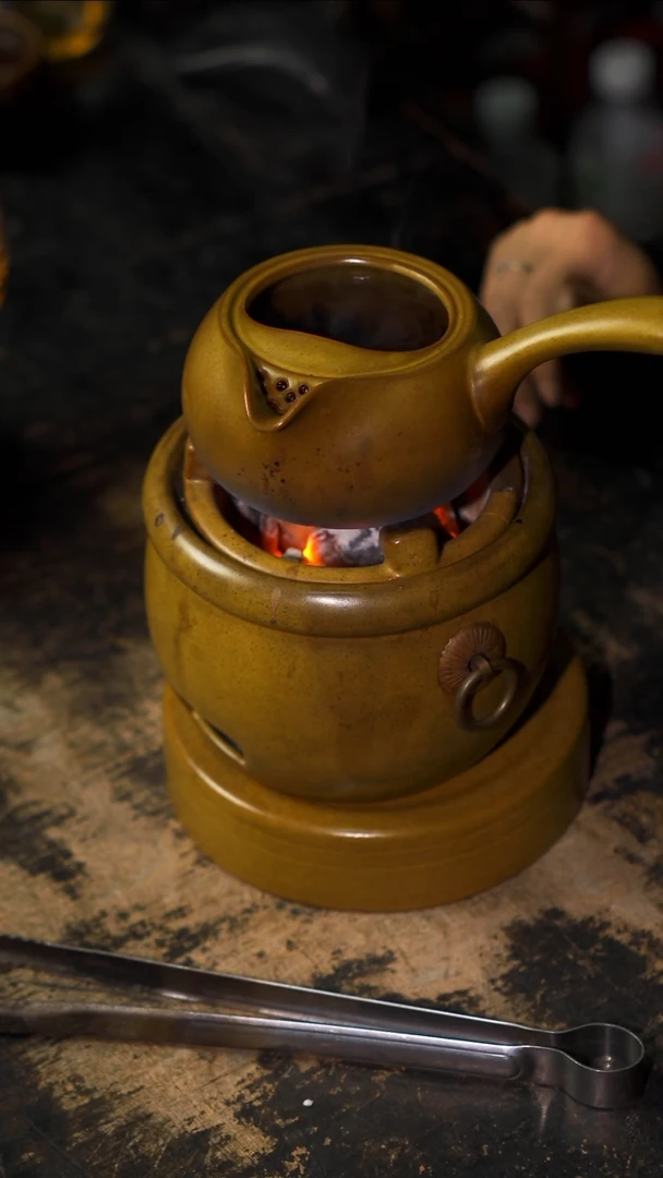 【闪购商品】茶末色的炭炉炉子