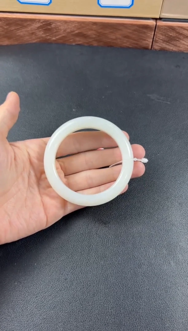 和田玉手镯未镶嵌新矿微色差55手镯