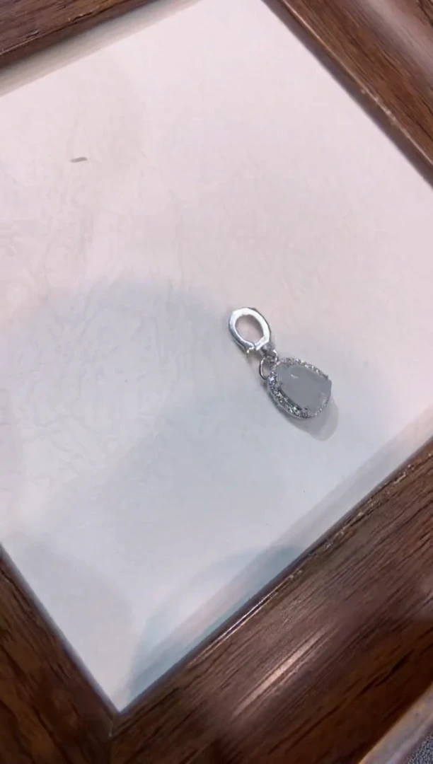 颈饰银S925镶嵌翡翠莲蓬
