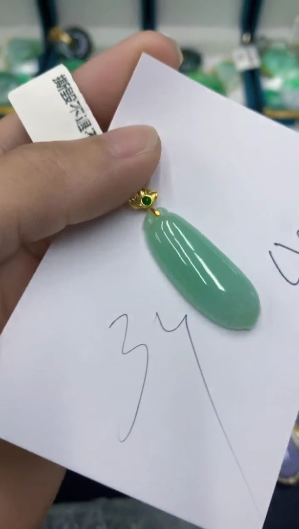 翡翠挂件未镶嵌翡翠