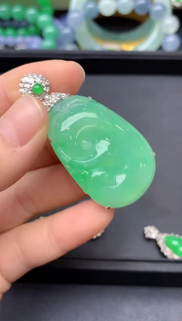 颈饰18K金镶嵌翡翠330-雪姐翡翠天天见