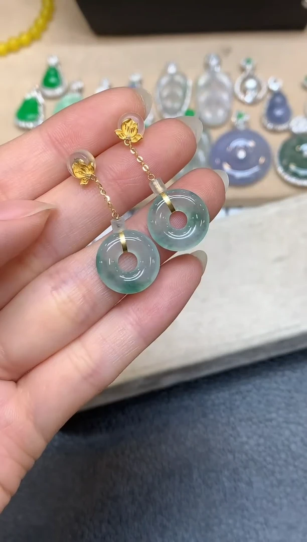 18K金镶嵌翡翠耳饰甜甜圈【无服务费