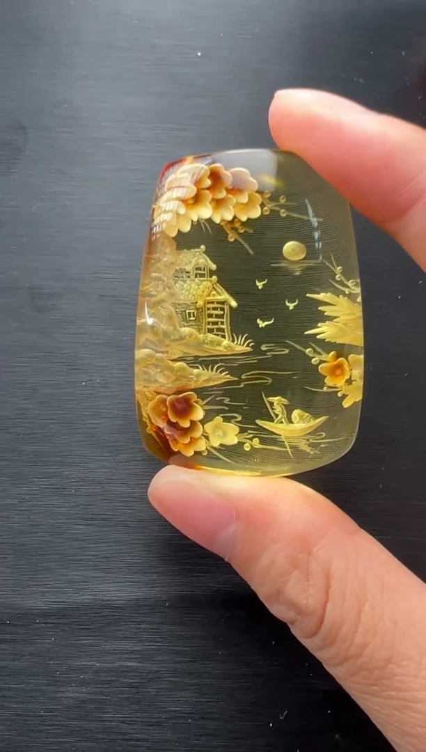 未镶嵌颈饰琥珀山水