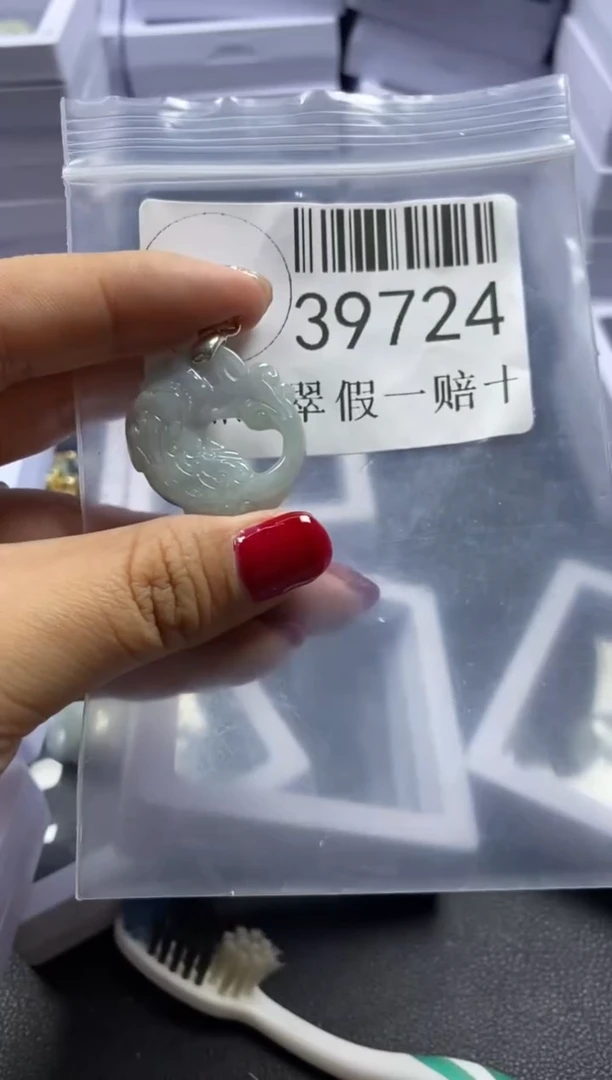 【闪购商品】翡翠吊坠(不含链)未镶嵌39724