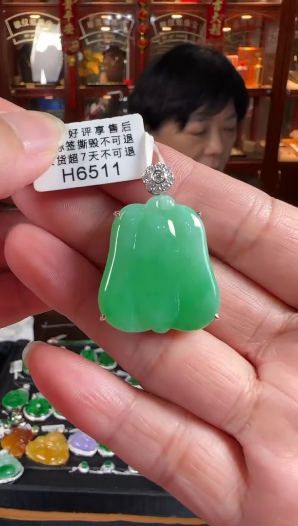 颈饰18K金镶嵌翡翠H6511绿福瓜