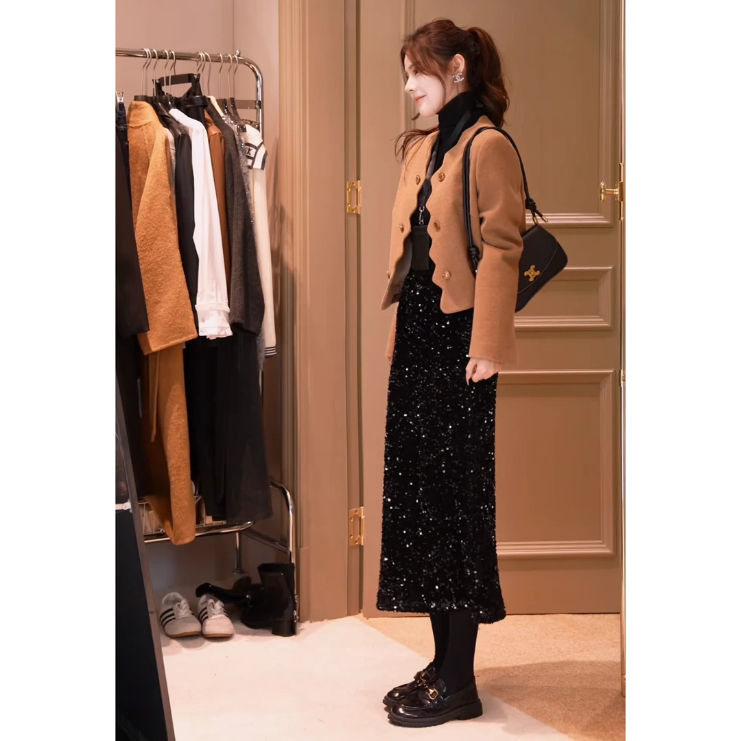 巨好看秋季一整套穿搭女2025新款高领打底衫短款外套半身裙三件套