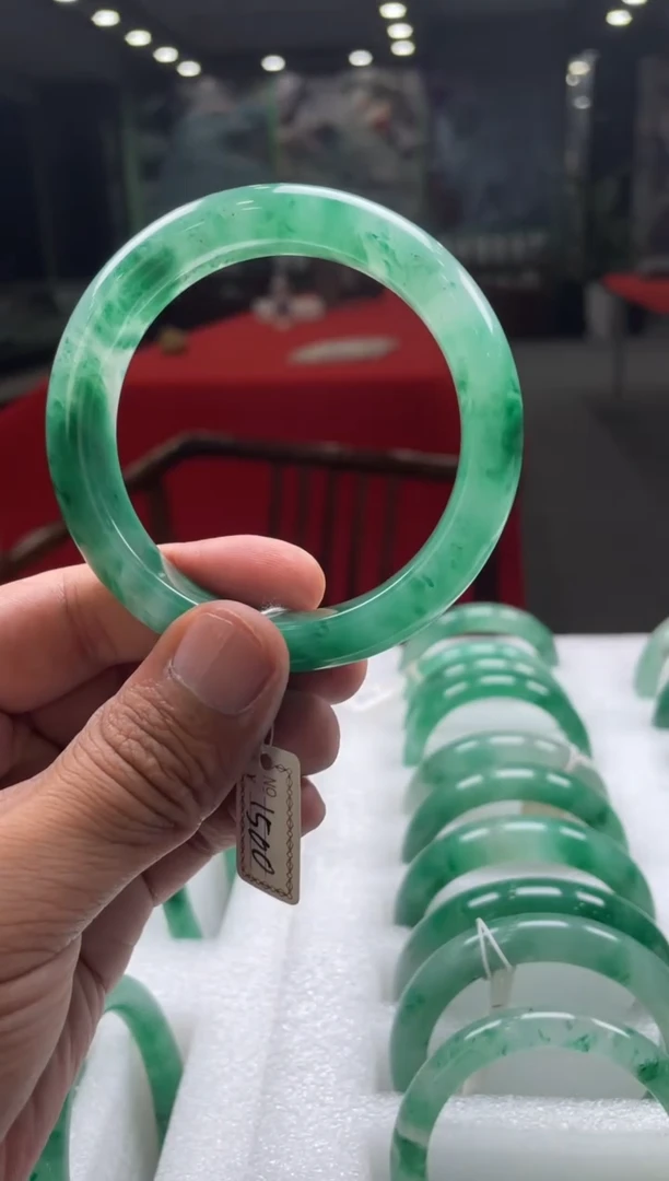 【闪购商品】石英质玉手镯未镶嵌手镯