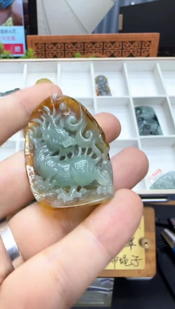 翡翠挂件未镶嵌A货翡翠多样性孤品