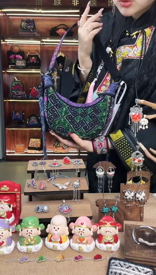 【闪购商品】织绣A11黔东南苗族刺绣