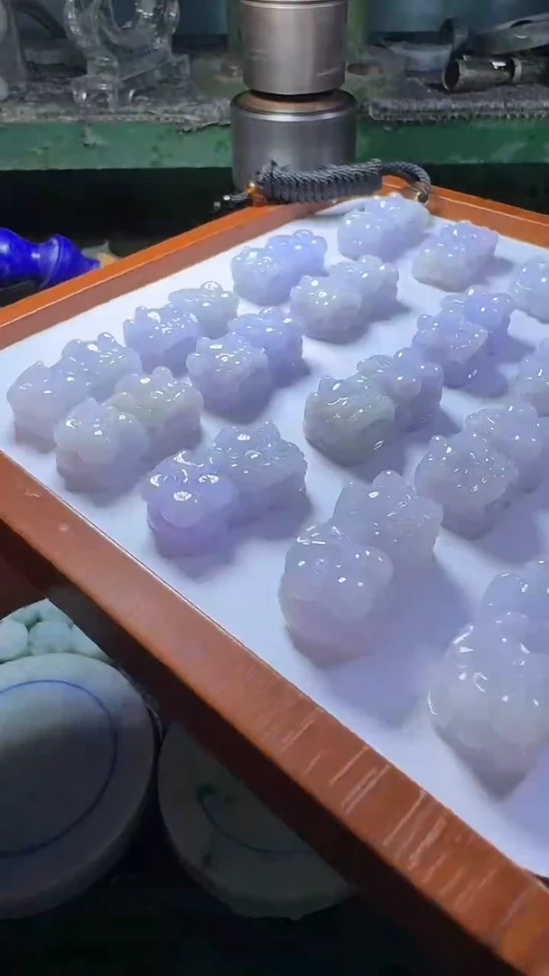 翡翠未镶嵌颈饰貔貅多样性发一件