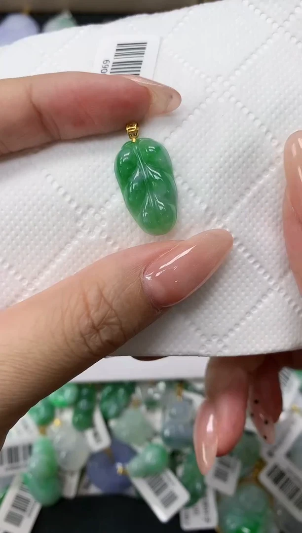 颈饰18K金镶嵌翡翠1111111111