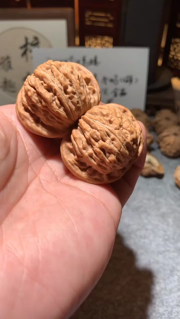 文玩核桃把件【核缘雅趣】42左右汉高楼，同尺寸随机发