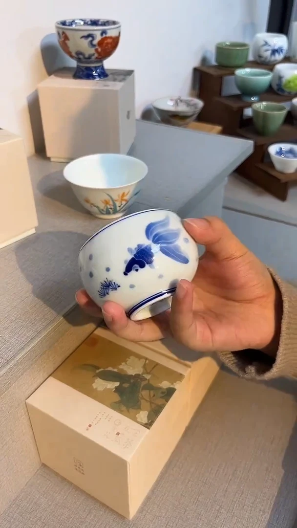 景德镇高温瓷金鱼禅定