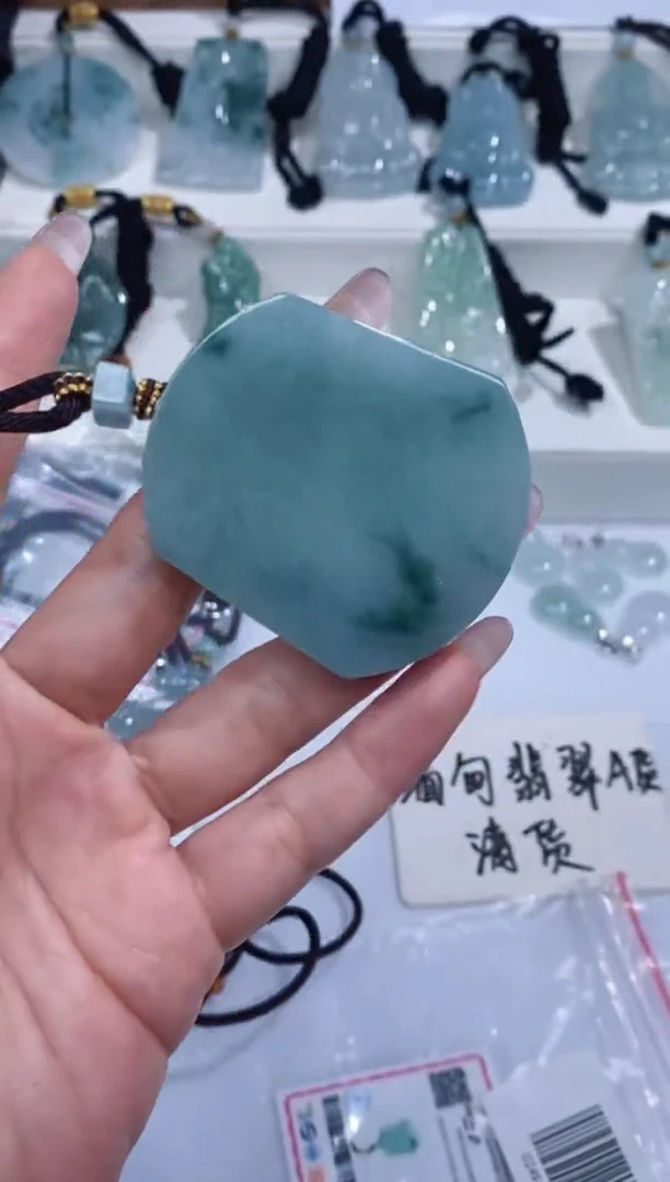 颈饰未镶嵌翡翠吊坠