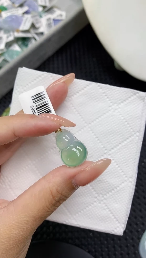 颈饰18K金镶嵌翡翠 11111111111