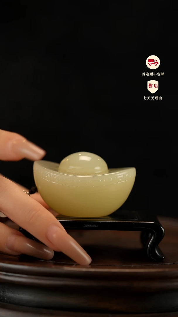 云南石竹叶青雕刻：元宝手把件摆件