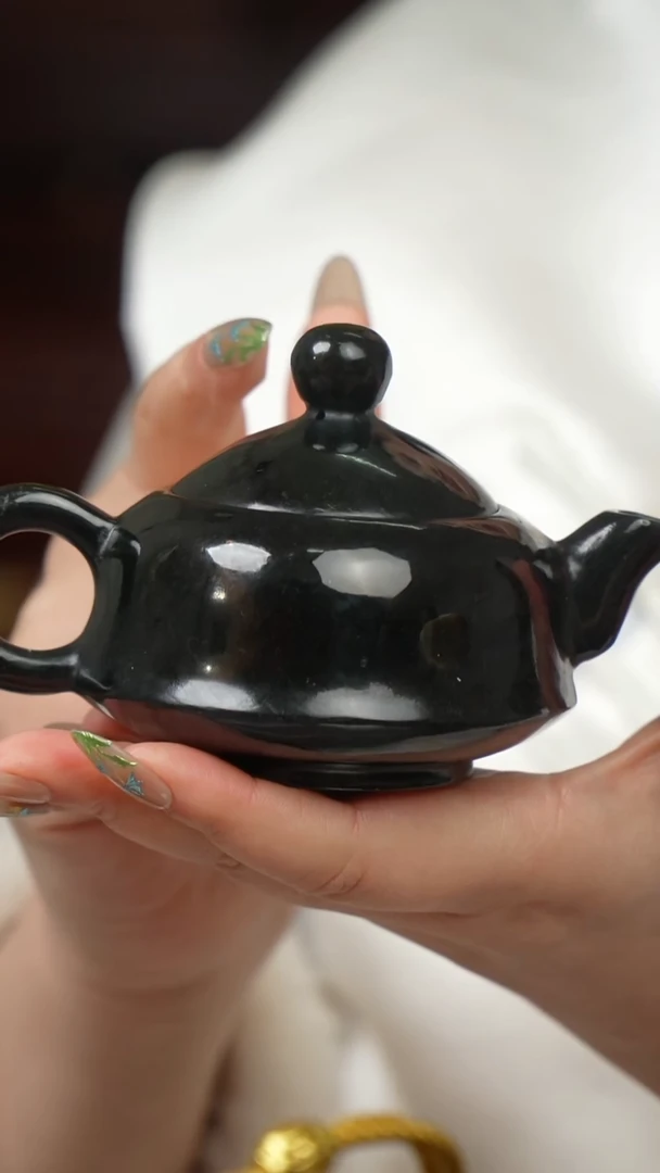 未镶嵌和田玉把件茶壶