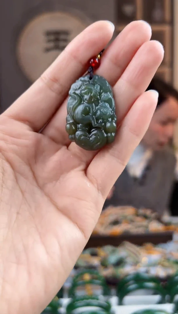 颈饰未镶嵌和田玉拍一发一，拍一发一