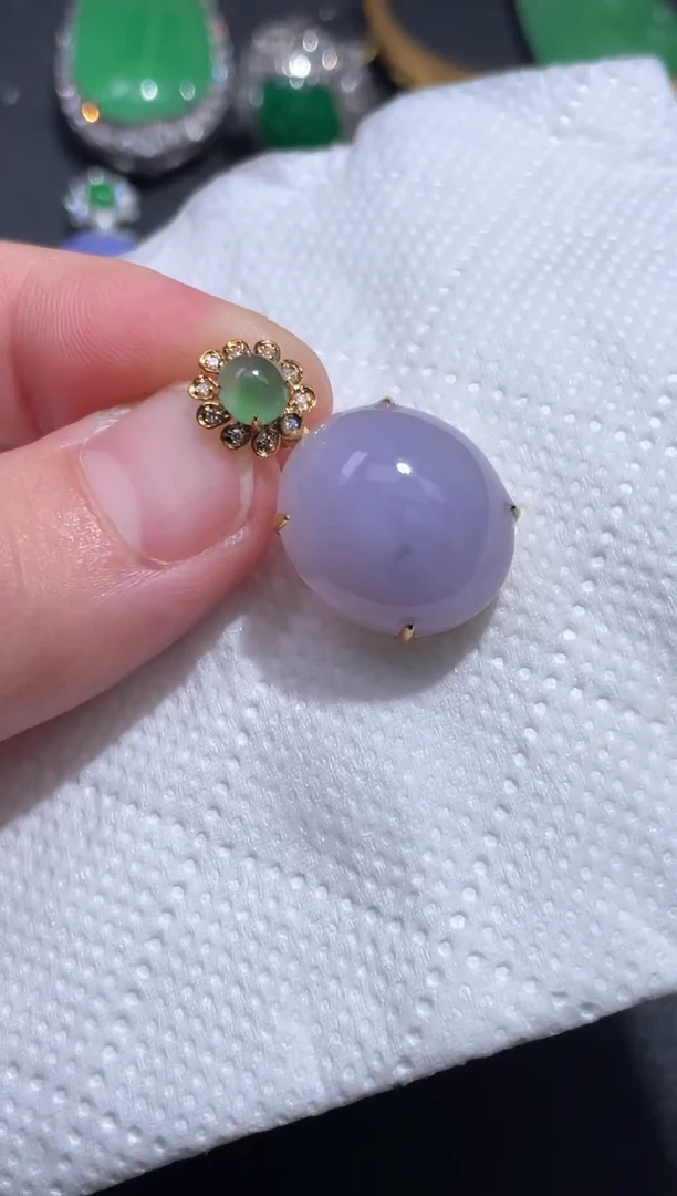 颈饰18K金镶嵌翡翠18.......