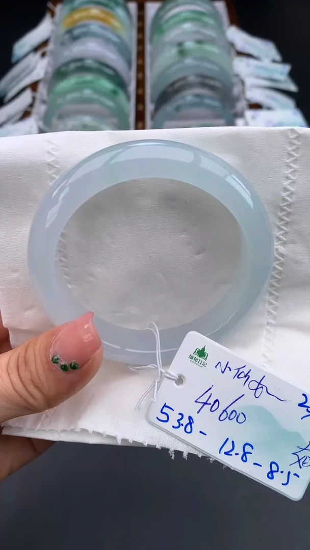 【闪购商品】翡翠手镯未镶嵌下单联系客服核对地址哦