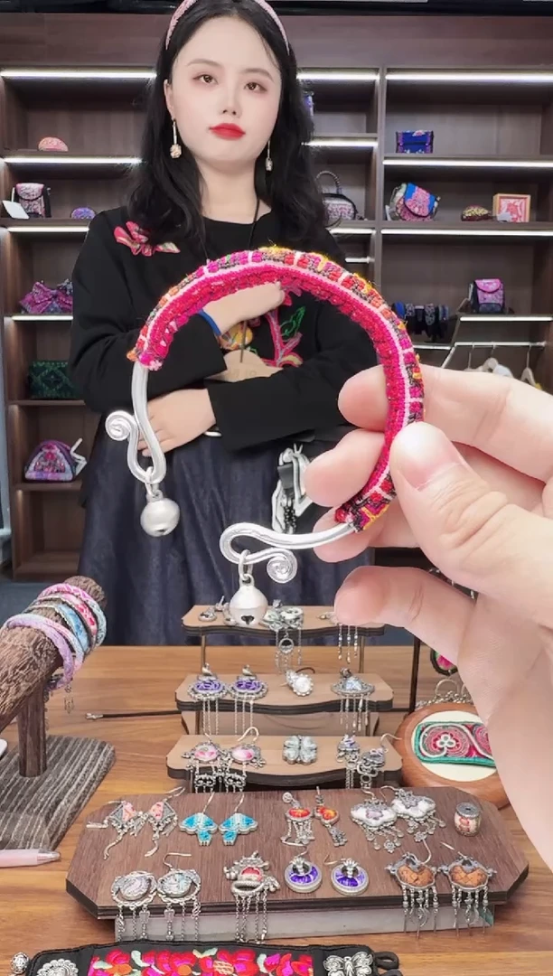 织绣59蒙阿苏苗绣传承店