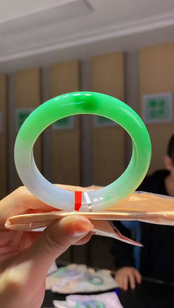 未镶嵌手镯翡翠- C73圈口 全款18.8万 定金2万