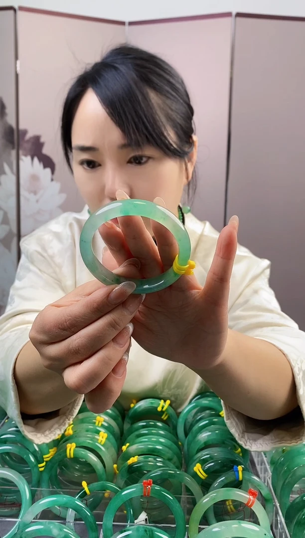 【闪购商品】石英质玉手镯未镶嵌9