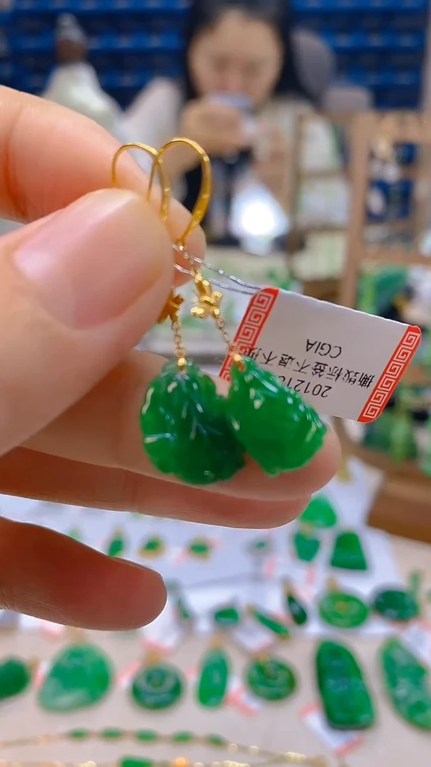 颈饰18K金镶嵌翡翠新号开播 全场乱卖