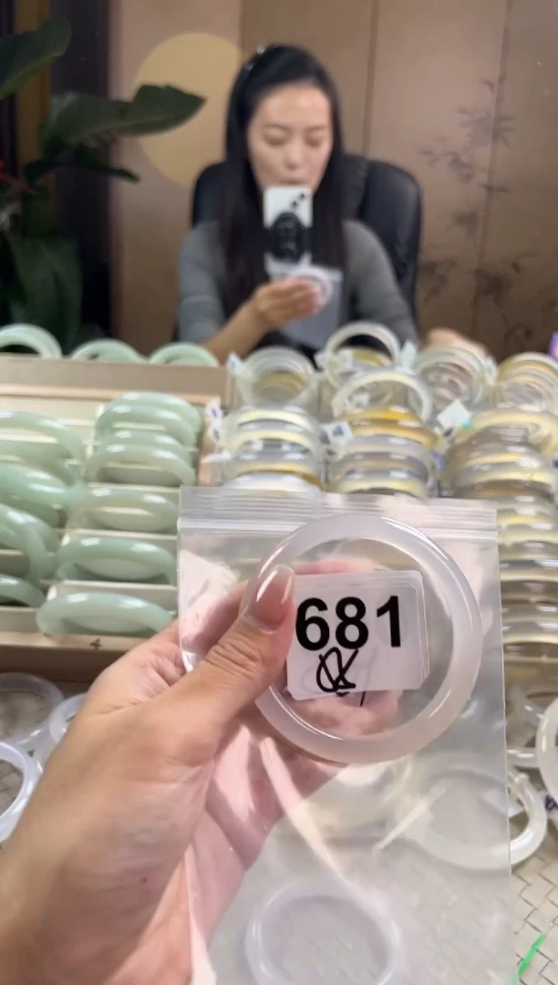 手镯玛瑙/玉髓未镶嵌681