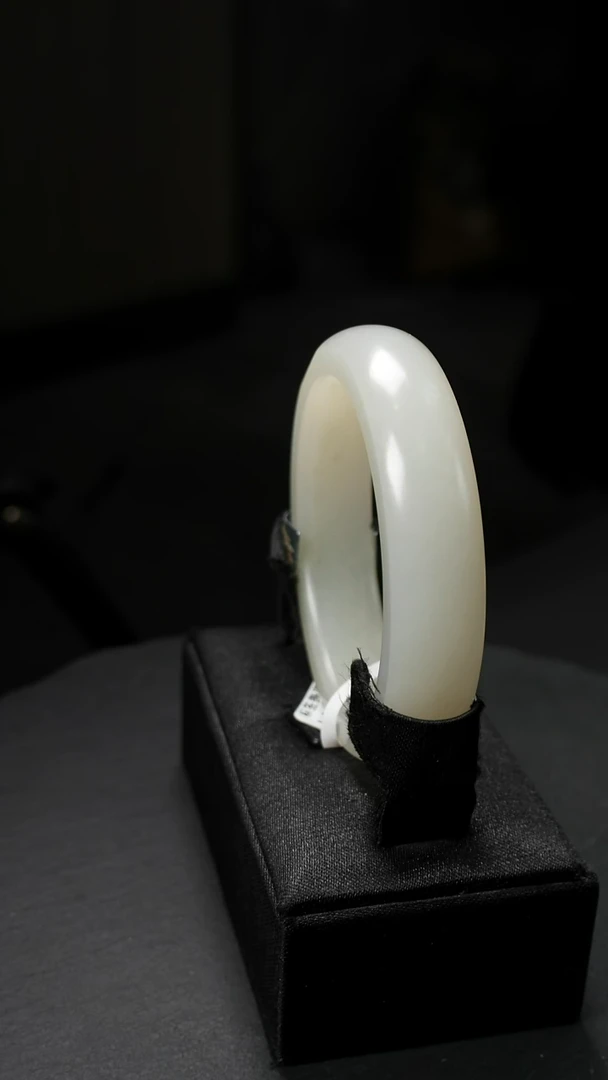 未镶嵌手镯和田玉白玉手镯53.6圈