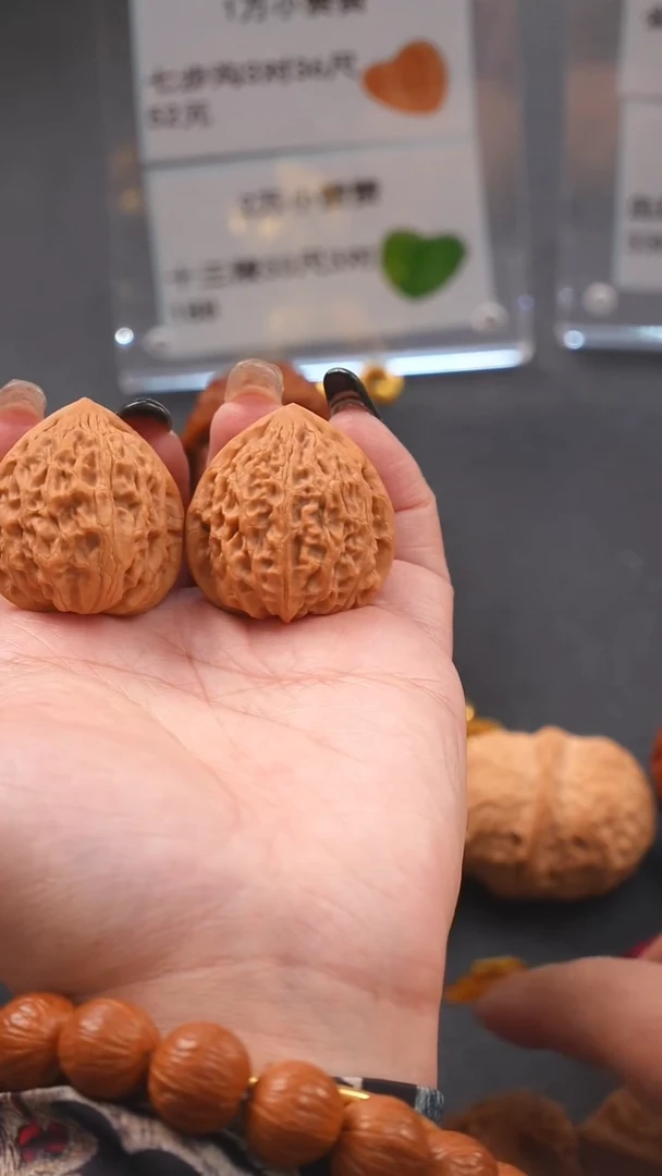 【闪购商品】文玩核桃把件34蜡皮金牛