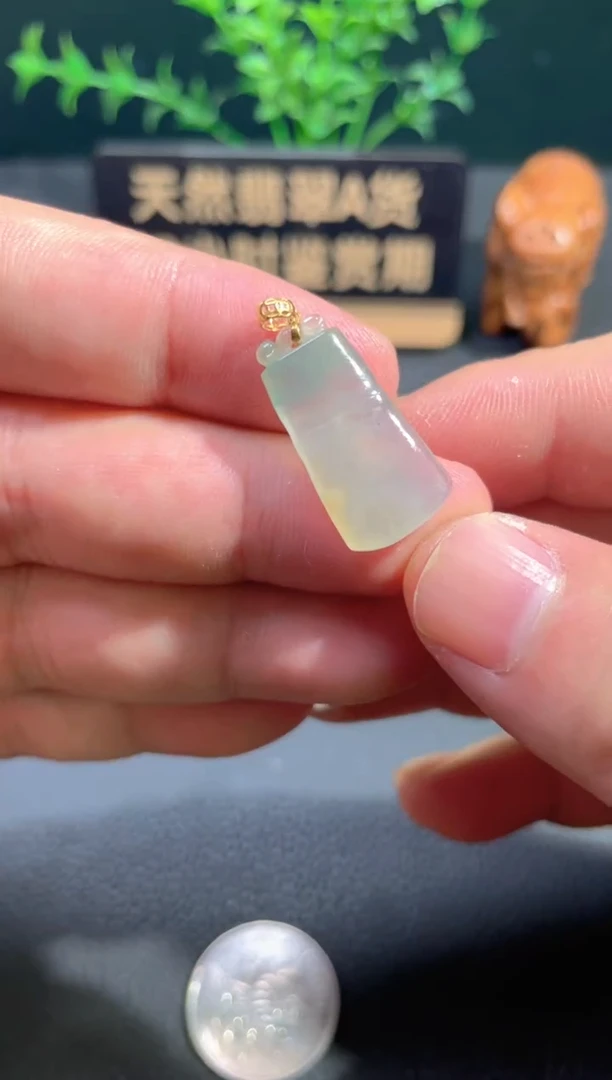 颈饰18K金镶嵌翡翠翡翠