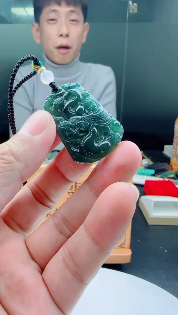 【闪购商品】翡翠颈饰未镶嵌小龙