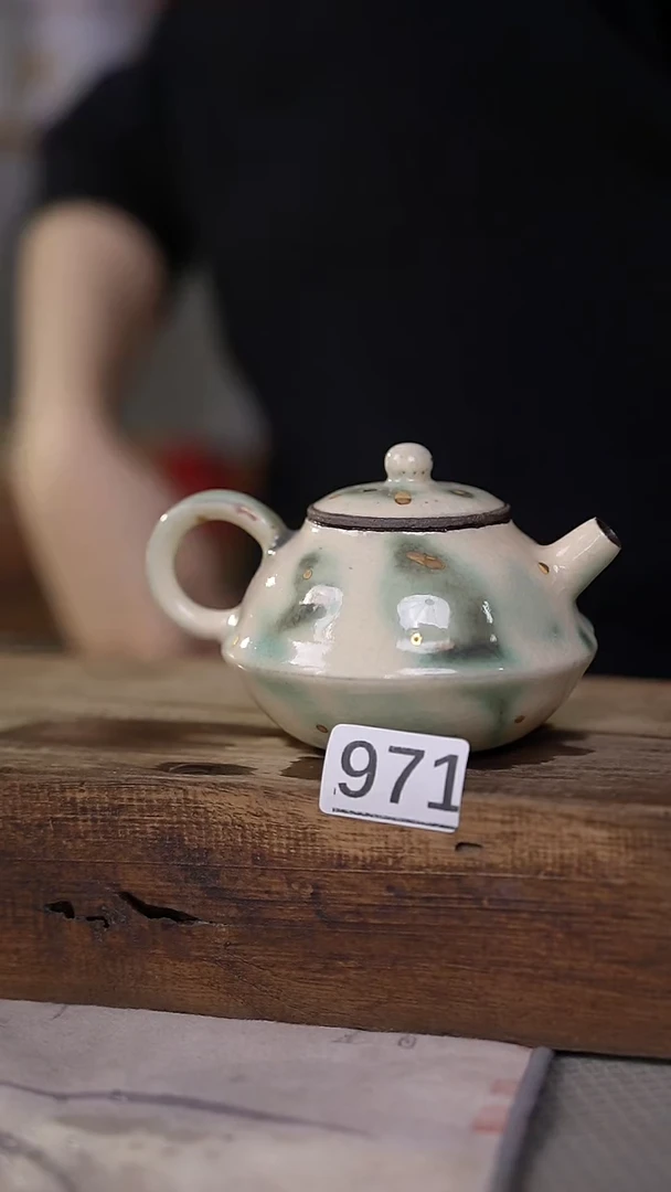 【闪购商品】瓷片福利！设计师款一抹青点金手绘小茶壶